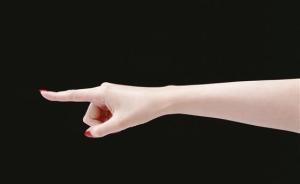 陕西一妈妈替儿子出气掌掴其6岁同学：打数耳光致流鼻血