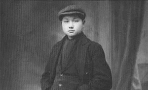 王剛?cè)嗣袢請(qǐng)?bào)撰文：22年前在俄親自發(fā)現(xiàn)鄧小平自傳