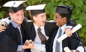 英媒：八成高校女生多于男生，應設男生招生額度彌補性別差距