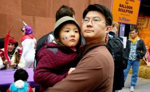 成立公益基金会，“雨伞爸爸”想帮助更多的孩子