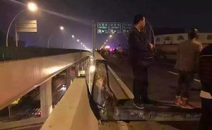 上海中環(huán)線被卡車側(cè)翻壓壞后臨時(shí)固定，抓緊進(jìn)行復(fù)位加固設(shè)計(jì)