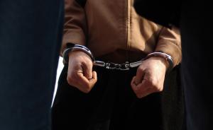 在上海地鐵站坐電梯用手機要罰款？5人冒充執(zhí)法人員被刑拘