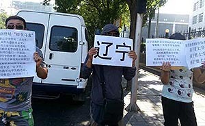 沈陽"被減錄"學生家長維權(quán)無果，上教育部討說法