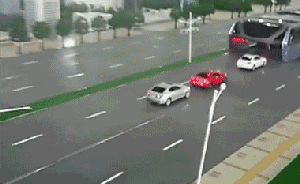 中國研發(fā)“立體巴士”驚艷世界：在車流上方行駛，可載千余人