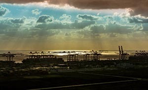 上海洋山?jīng)_刺亞太中轉(zhuǎn)大港:?jiǎn)⑦\(yùn)港退稅政策試點(diǎn)口岸擴(kuò)至8個(gè)