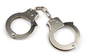 廣東英德嚴(yán)打攀爬入室盜竊，多為未成年有的18歲當(dāng)“教父”