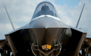 美國檢方起訴一名中國商人，稱其竊取絕密軍機(jī)數(shù)據(jù) 