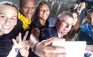 奇客姐|國際奧委會公布主席自拍照，拍攝手機疑似來自贊助商