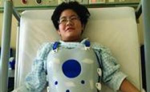 穿2公斤手术支具上考场，沈阳一女生或要床上俯卧答卷