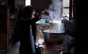 “黑作坊”变身网上订餐热门店，杭州查处无证餐饮35家