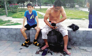47岁和56岁两男子62秒合力救起落水男孩
