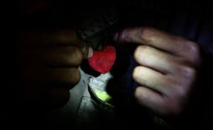 新華網(wǎng)：現(xiàn)實(shí)版“盲井”案折射礦山企業(yè)用工安全管理之漏