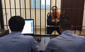 嫖客被抓掏出“記者證”自稱暗訪，制售假證嫌犯被刑拘