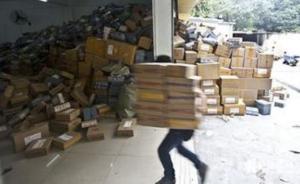 南京一快递员对女客户表白被拒对其强制猥亵，获刑8个月