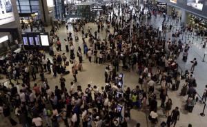雷雨天拉响航班延误红色警报，上海机场延误或取消超九百架次