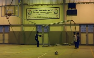 生活很難，但足球給他們希望