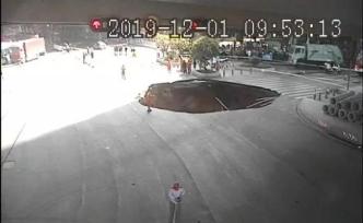 地陷失聯電動車車主女婿：回家路上掉坑