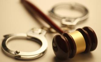 學(xué)校保安因猥褻獲刑，上海普陀首次發(fā)未成年人保護(hù)從業(yè)禁止令