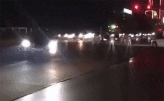 理發(fā)糾紛傷人后駕車逃逸，途中沖撞交警