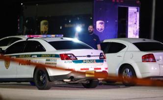 美國(guó)佛羅里達(dá)州警察與劫匪交火，致兩劫匪兩平民死亡