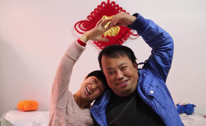 腦癱女孩跨省追殘疾男子,表白4次成婚