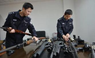 “富二代”高價買槍和熱能儀夜間打獵