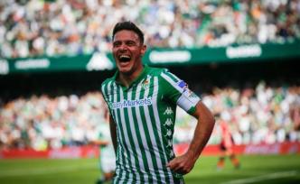 從邊路飛翼到38歲老將，這一夜，華金打破塵封55年紀(jì)錄