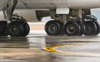 資深人士解釋“飛機(jī)因乘客收到噩耗返回”：滑行中返回不鮮見(jiàn)