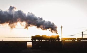 我六次去新疆，記錄世界上最后的蒸汽火車