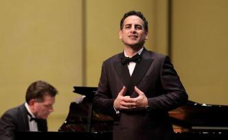 當(dāng)男高音獨(dú)唱音樂(lè)會(huì)比流行音樂(lè)會(huì)還熱鬧