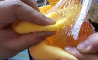 網(wǎng)紅小黃鴨被指增塑劑超標(biāo)，網(wǎng)售兒童毒玩具下架容易追責(zé)難