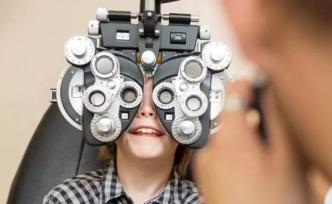 3歲女兒趴窗臺(tái)上1小時(shí)沒動(dòng)， 爸爸走近后哭笑不得