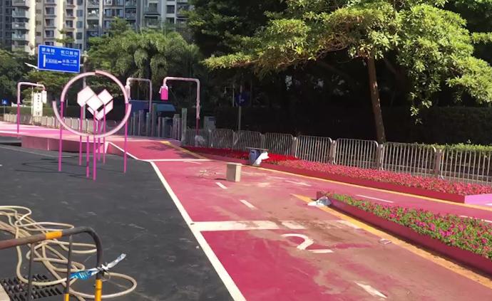 深圳蛇口一路面刷成亮粉色，被指晚上嚇人