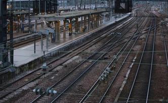 九成高铁停驶，法国大罢工致全国公共交通全面瘫痪