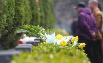 男子想安葬亡父繼母不肯給骨灰盒，經(jīng)訴訟二審法院裁定應(yīng)立案