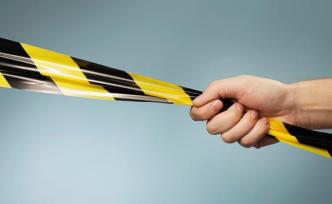 新西兰奥克兰机场附近现可疑邮包，已通知拆弹人员赶赴现场