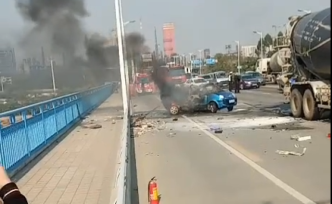 柳州雙沖橋小車燒成鐵架：兩人在火海中抱在一起，不幸遇難