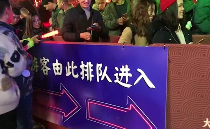 “大唐不倒翁”爆紅:排隊(duì)半小時(shí)看一分鐘