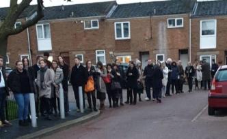 英国大选丨年轻选民的热情，与受挫的“约翰逊阻击战”