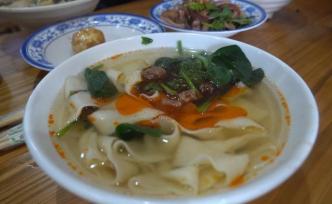 他從國(guó)企辭職賣板面：現(xiàn)在傳統(tǒng)美食少了