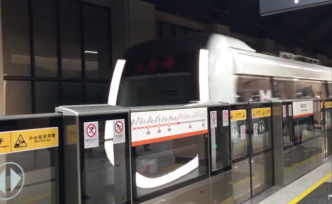 厦门塌陷路面仍在抢修，地铁已恢复通行