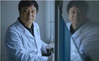 《自然》年度十大人物鄧宏魁：基因編輯干細(xì)胞治艾滋病白血病
