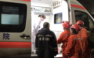 13名獲救礦工已送醫(yī)，專(zhuān)家組對(duì)應(yīng)治療