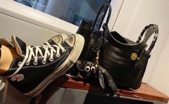 高鐵上踩桌板引爭(zhēng)議，演員王子文道歉：今后嚴(yán)于律己