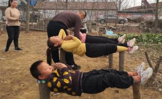 徐州版“摔跤吧！爸爸”：虎爸帶仨娃練武，刀槍棍棒樣樣行