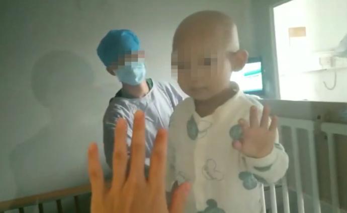 三胎夫妻为娃筹款被骂：生娃多是习俗