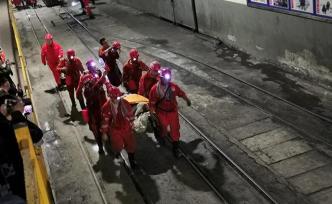 四川杉木樹煤礦透水事故13名失聯(lián)者生還，已有4人出井送醫(yī)