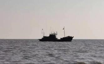 河北唐山海域漁船翻扣致5人失聯(lián)，船主：疑遭“海霸”襲擊