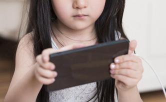 博士觀察：手機(jī)和移動(dòng)互聯(lián)網(wǎng)是如何過早扭曲孩子們的三觀的