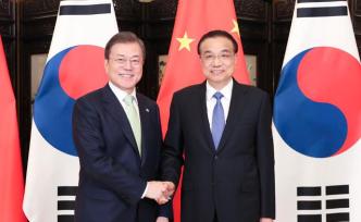 李克強(qiáng)會(huì)見(jiàn)文在寅：愿推動(dòng)中日韓自貿(mào)區(qū)談判取得實(shí)質(zhì)性進(jìn)展